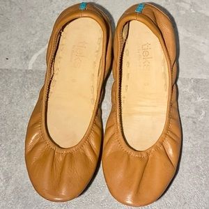 Chestnut Tieks Classic Full Grain Leather Ballet Flats, size 6